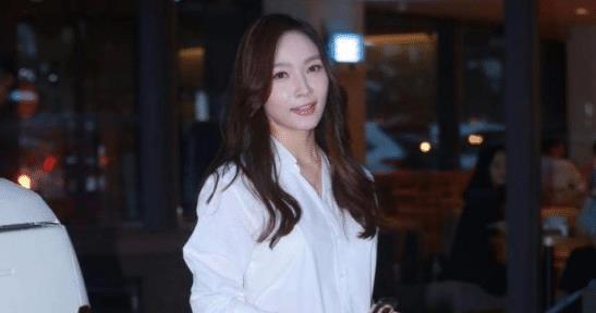 娱乐吃瓜女艺人离婚,吃瓜群众热议女艺人离婚风波